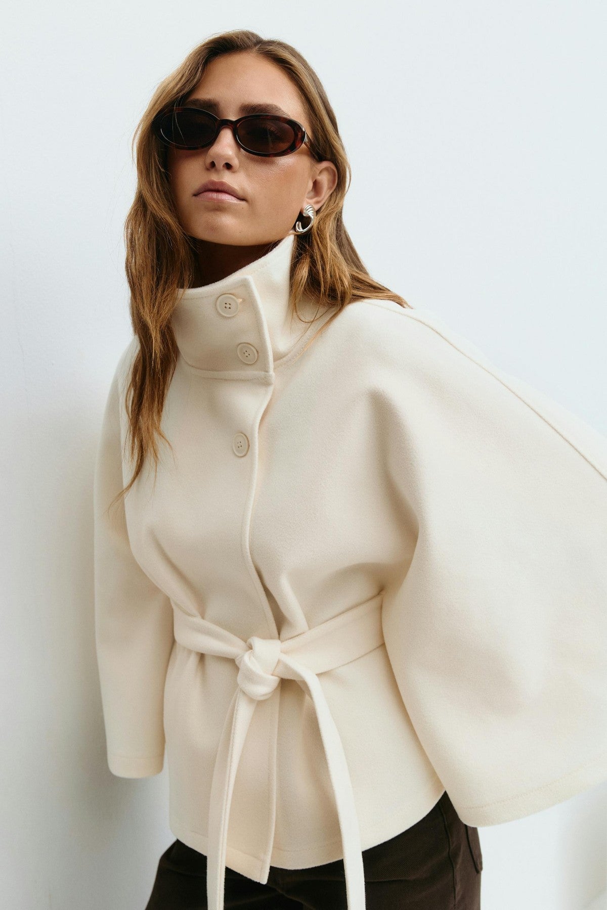 BELORA Pauline cape in off-white